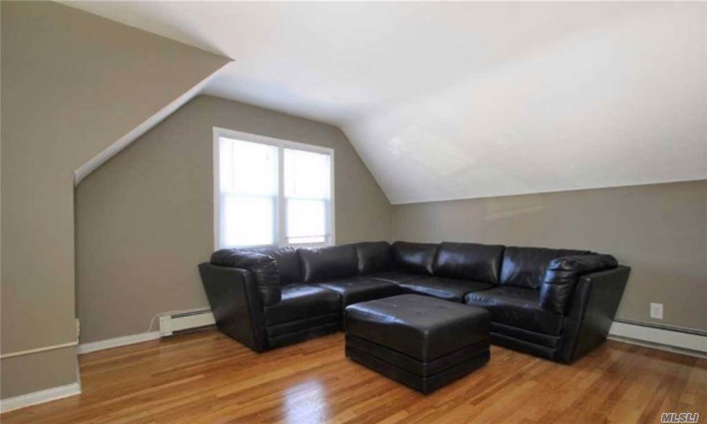 88-09 Winchester Boulevard - Photo 1