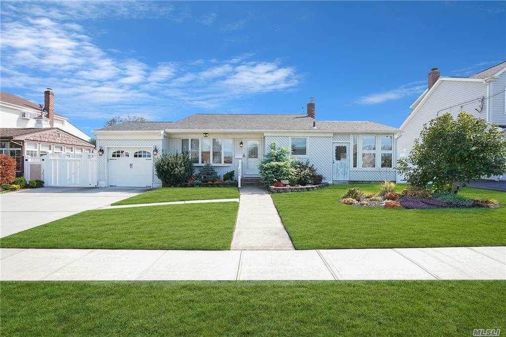 208 Sullivan Avenue - Photo 1