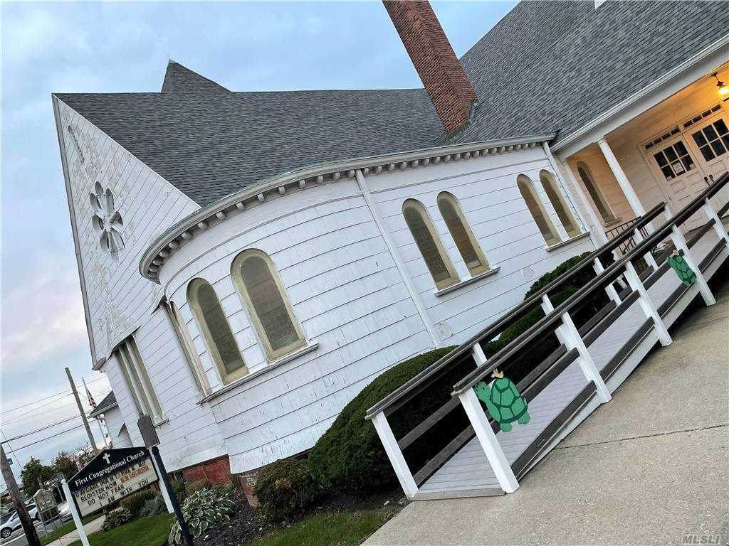 1860 Union Blvd - Photo 1