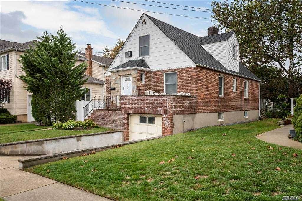 572 Lincoln Street - Photo 1