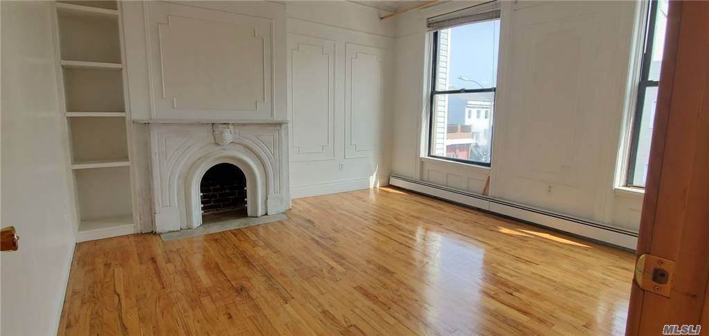 233 Leonard St - Photo 1