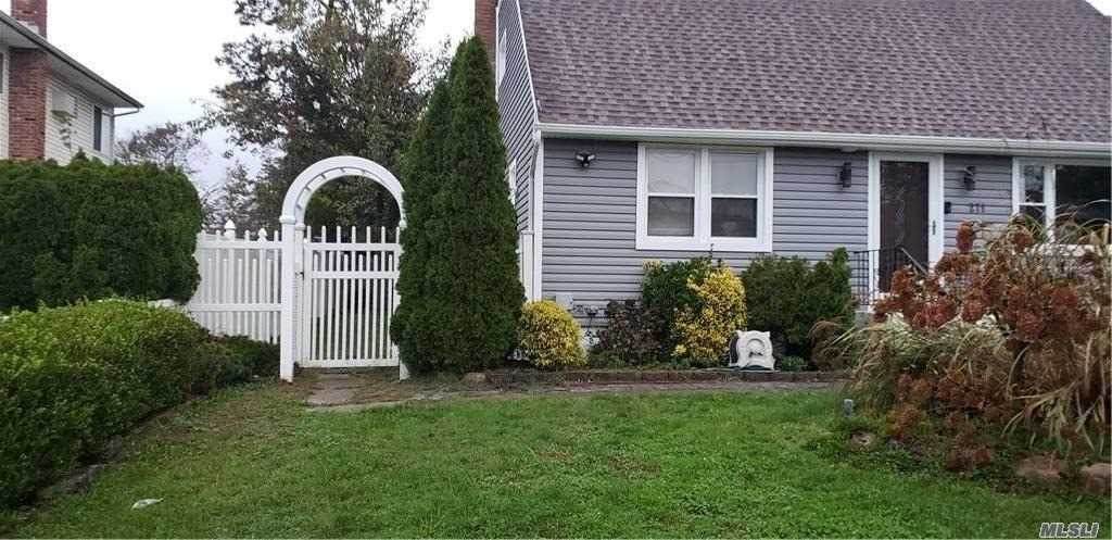 271 Chelsea Ave - Photo 1