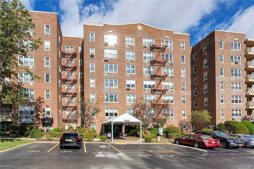 23-25 Bell Boulevard - Photo 1