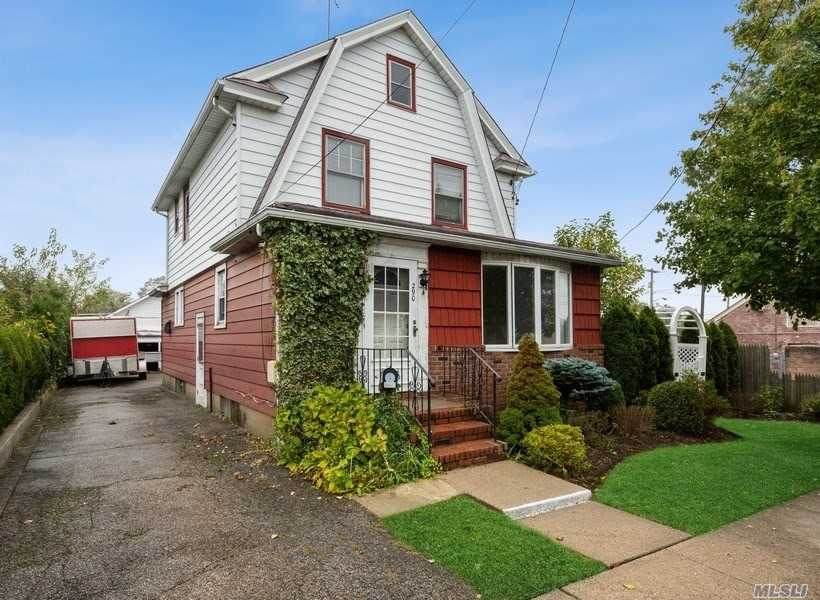 290 Burkhard Avenue - Photo 1