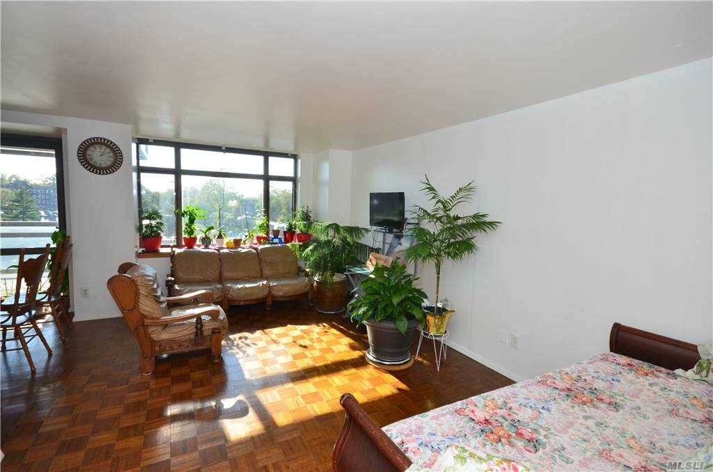 112-01 Queens - Photo 1