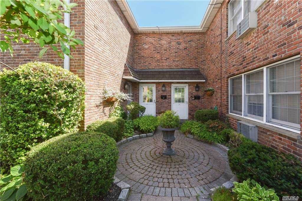 24 Manhasset Avenue - Photo 1