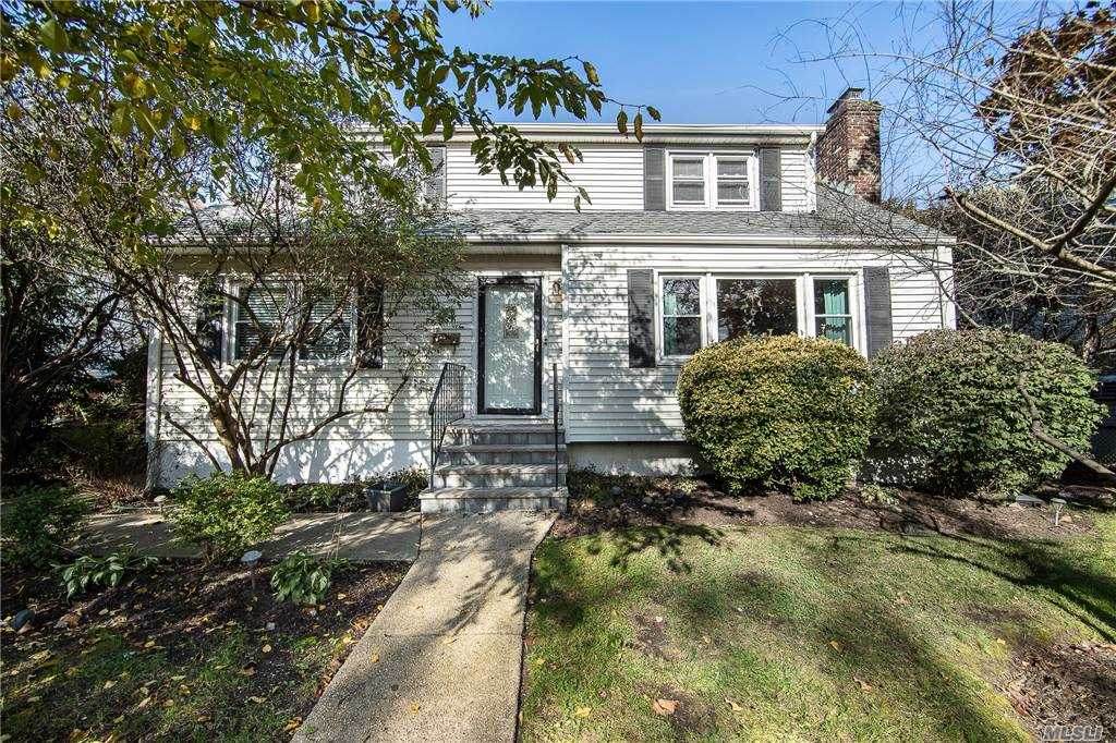 627 Brooklyn Ave - Photo 1