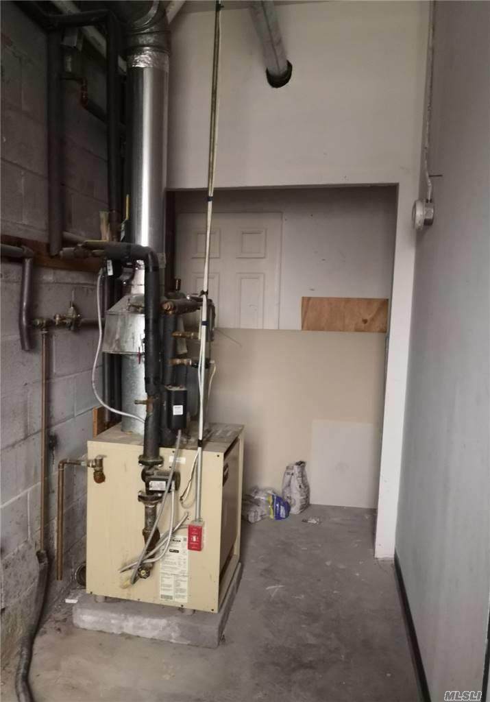 33-17 Prince Street - Photo 1