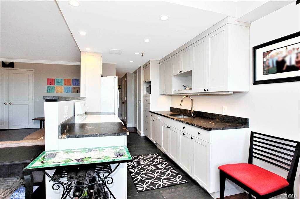 100 Hilton Avenue - Photo 1