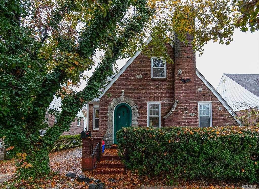 1640 Victoria Street - Photo 1