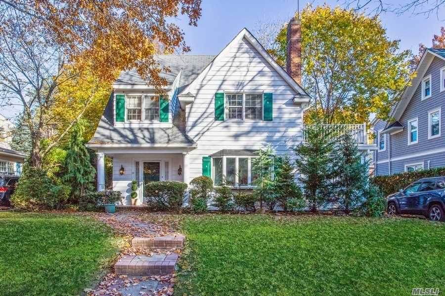35 Kensington Rd - Photo 1
