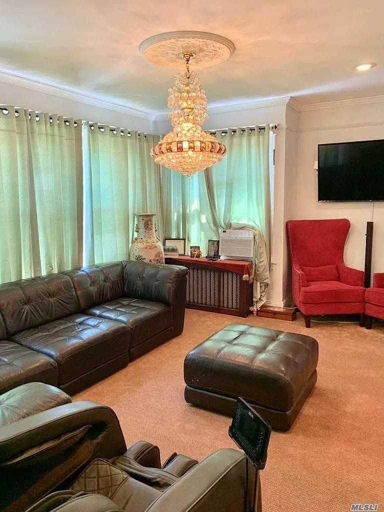 18 Whiteny Avenue - Photo 1
