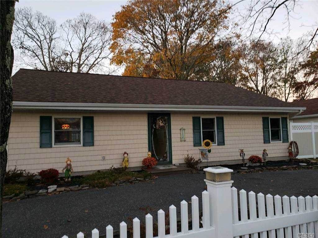 895 Grundy Avenue - Photo 1
