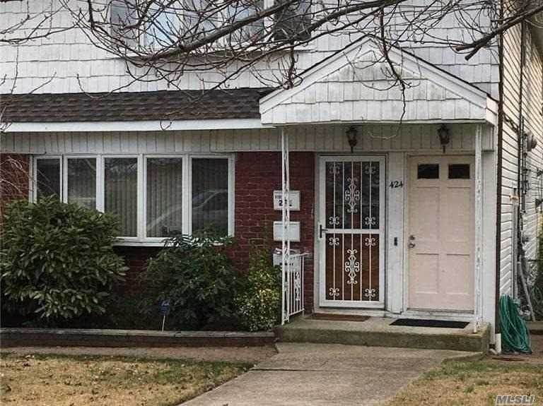 424 Roslyn Ave - Photo 1