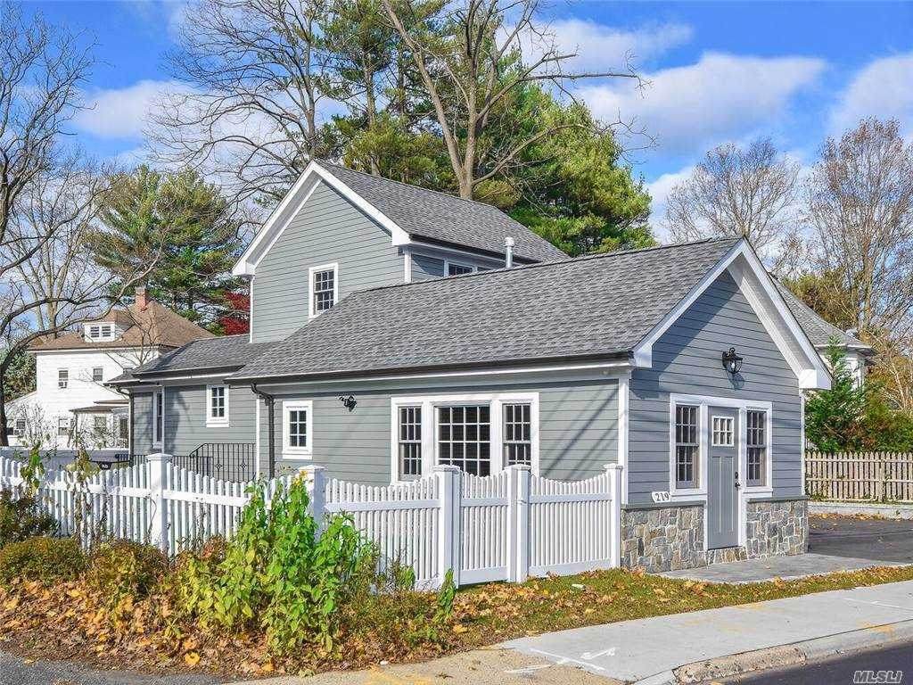 219 Glen Cove Avenue - Photo 1