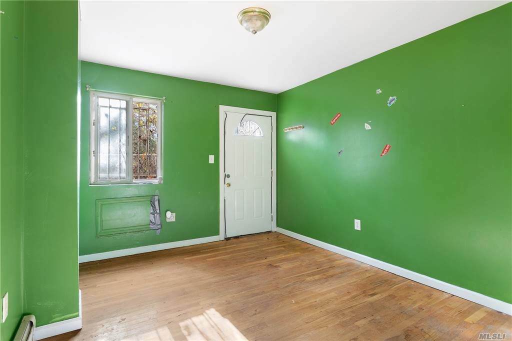 662 Crotona Park S - Photo 1