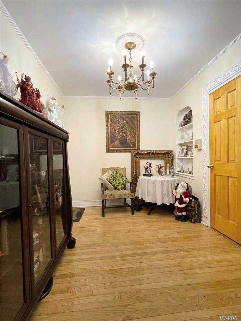 139-06 Pershing Crescent - Photo 1