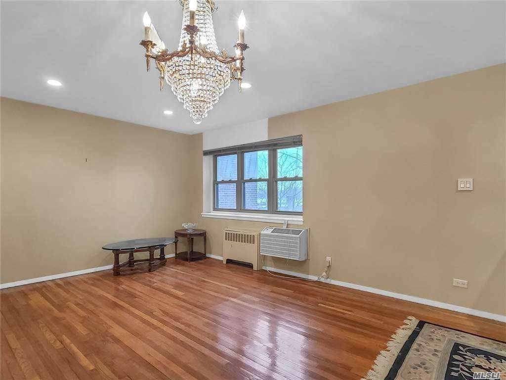 144-55 Melbourne Avenue - Photo 1