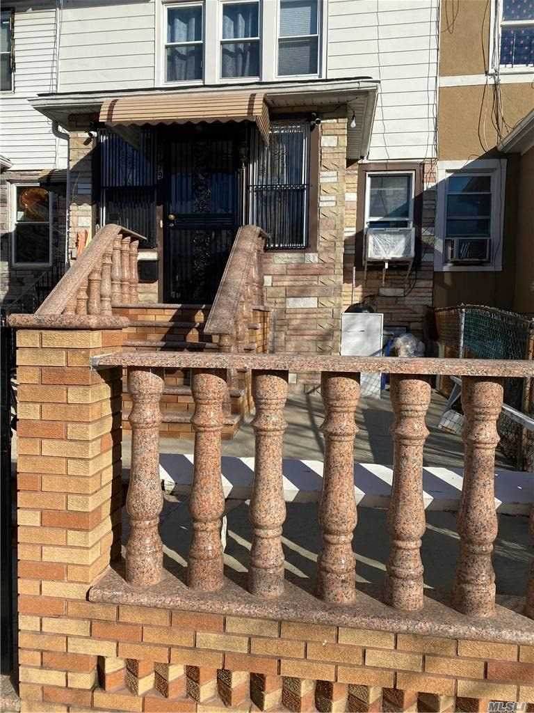 87-79 146 St - Photo 1