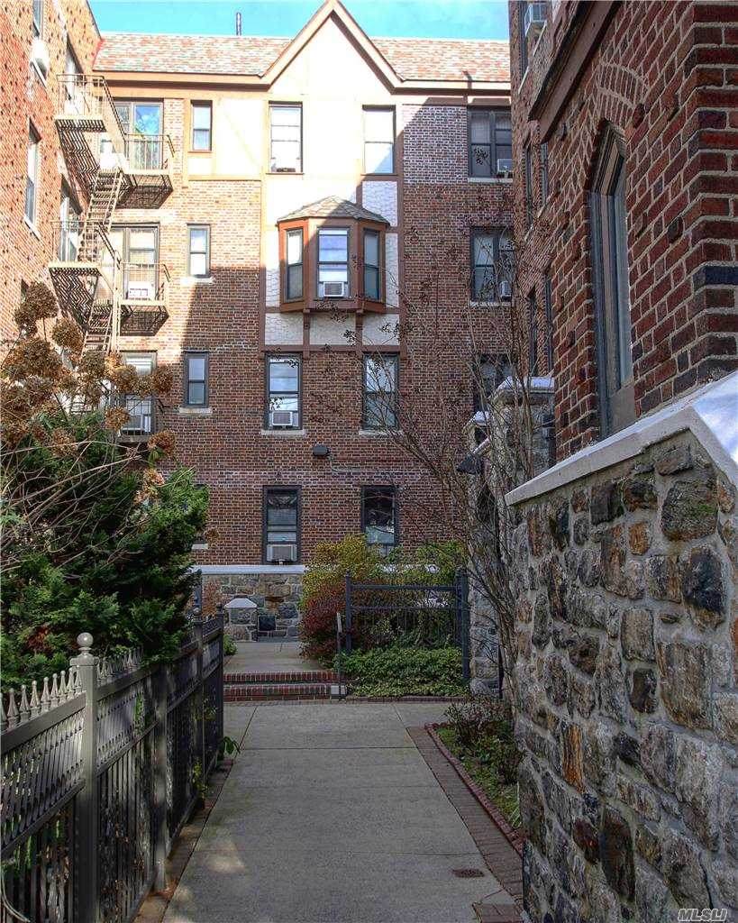 160-15 Powells Cove Boulevard - Photo 1