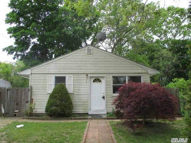 180 Moriches Avenue - Photo 1