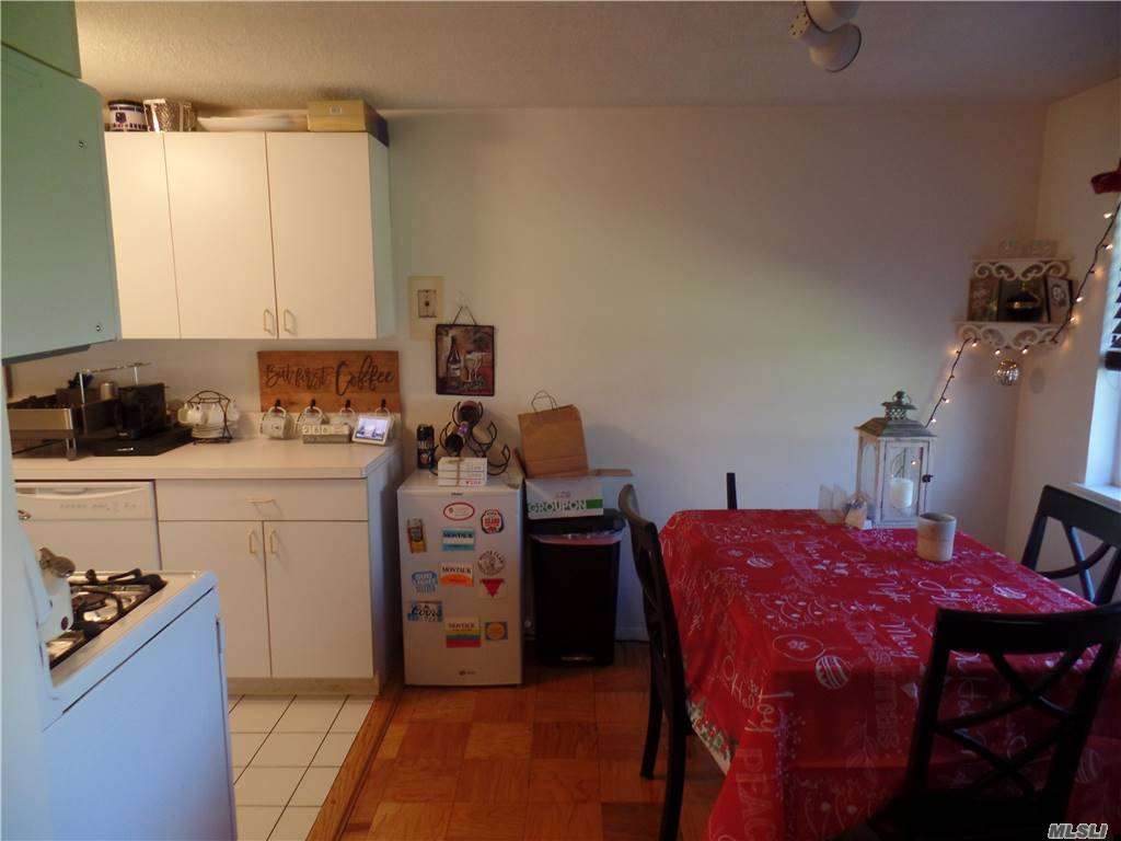 92 Jervis Avenue - Photo 1