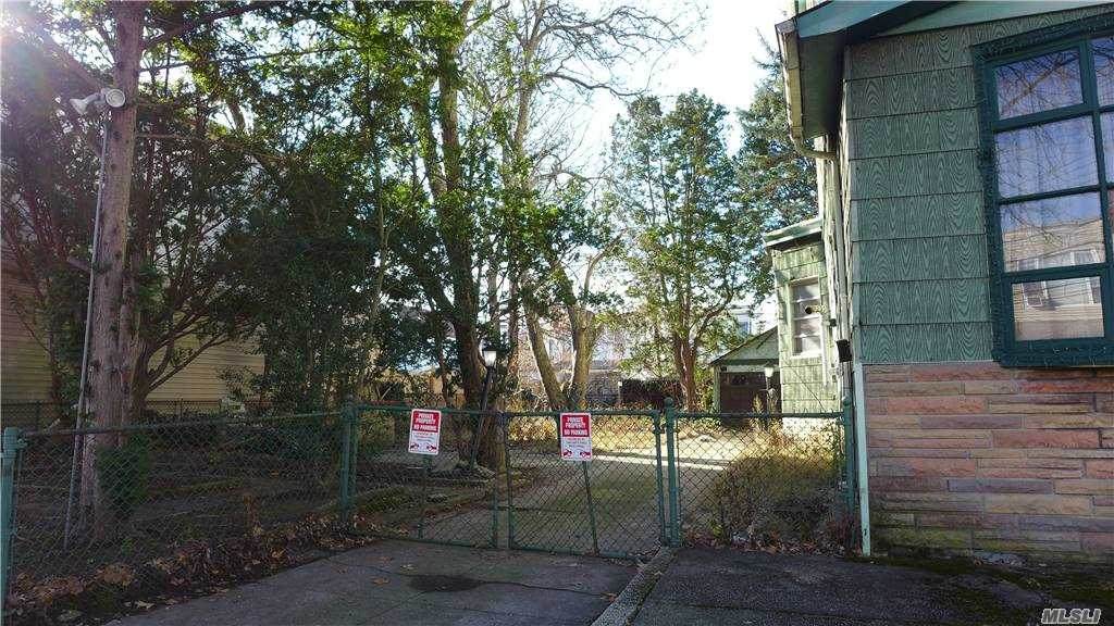 9124 82nd Street - Photo 1