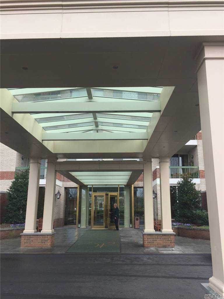 100 Hilton Avenue - Photo 1