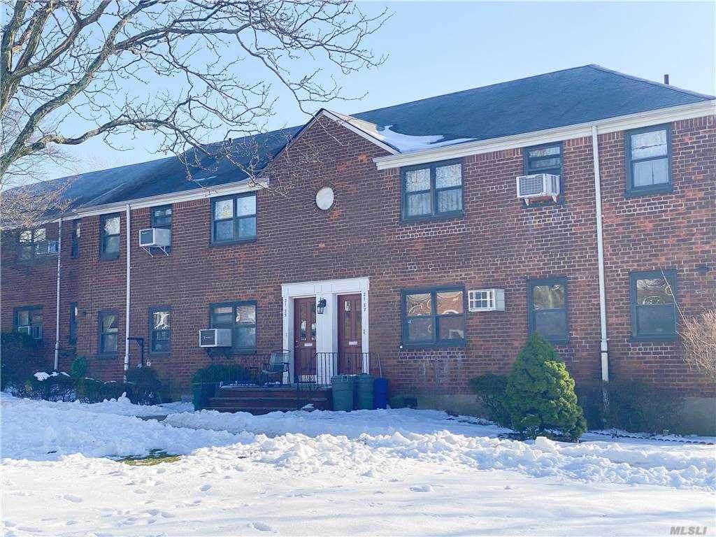 2137 Utopia Pkwy - Photo 1