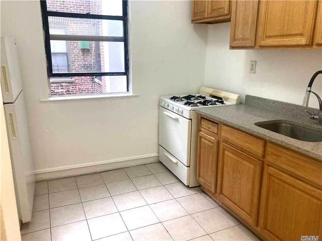 25-55 33St - Photo 1