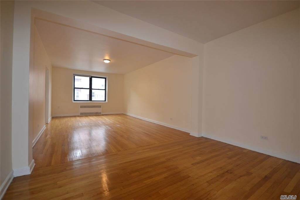 34-15 Parsons Boulevard - Photo 1