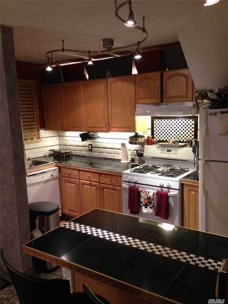 81-58 Langdale Street - Photo 1