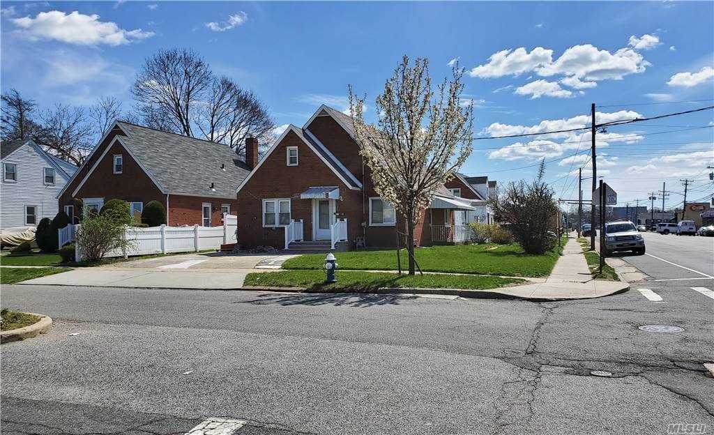 4 Windsor Parkway - Photo 1