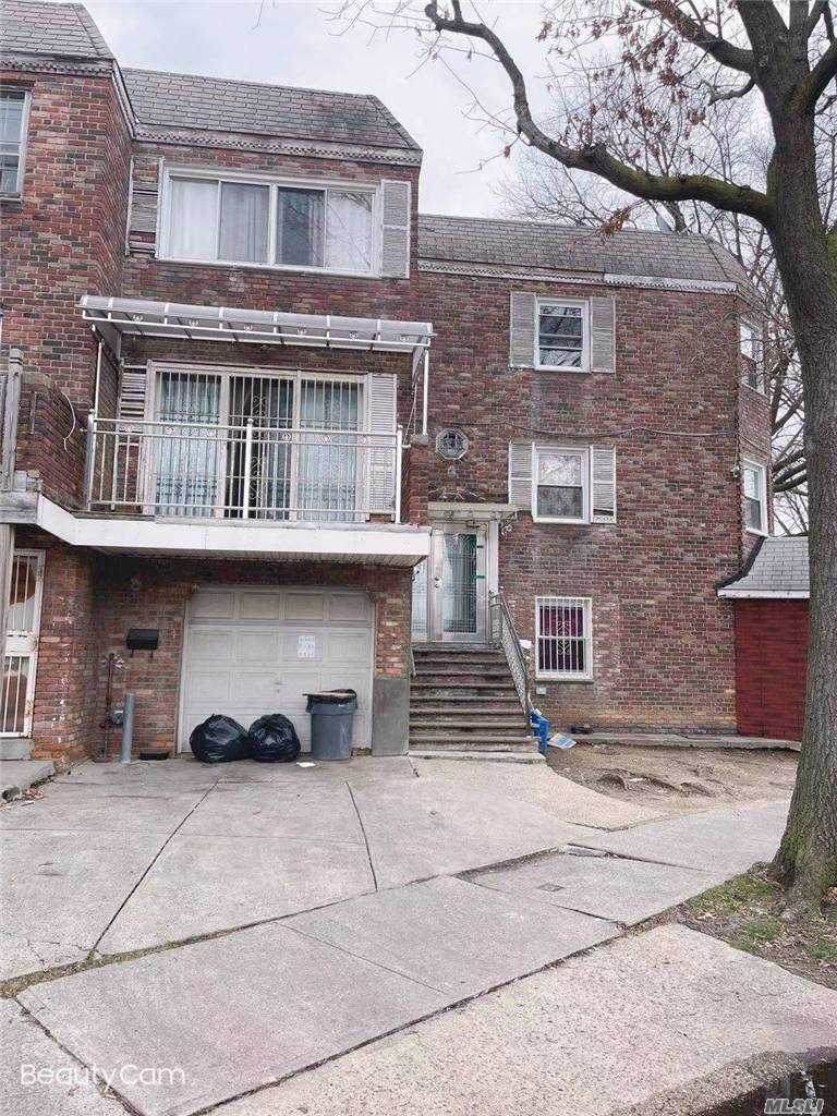 42-97 Crommelin Avenue - Photo 1