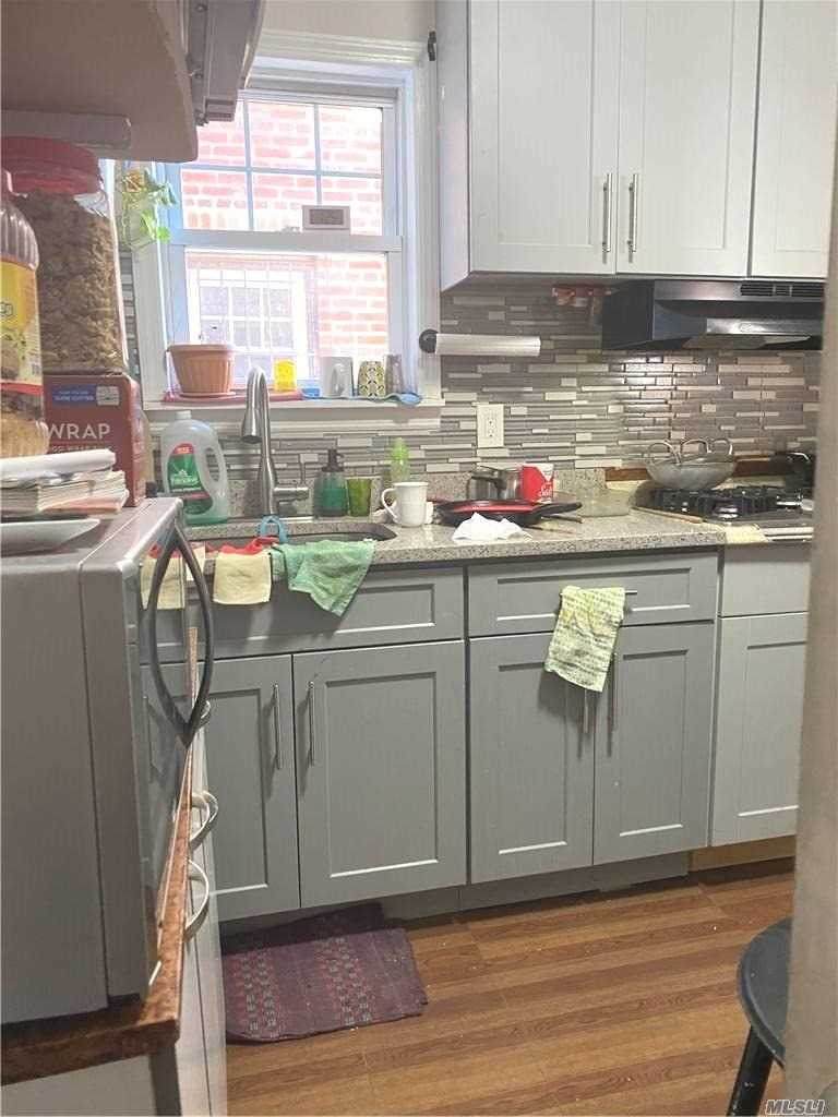 100-12 202nd St - Photo 1