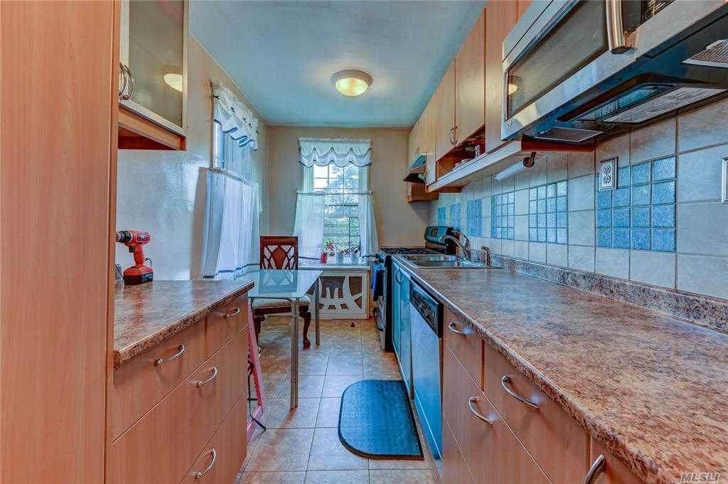 140-18 Burden Cres - Photo 1
