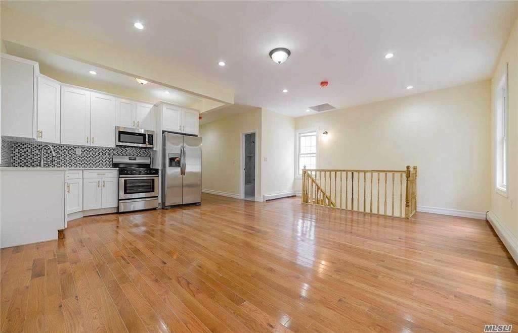352 Warwick St - Photo 1