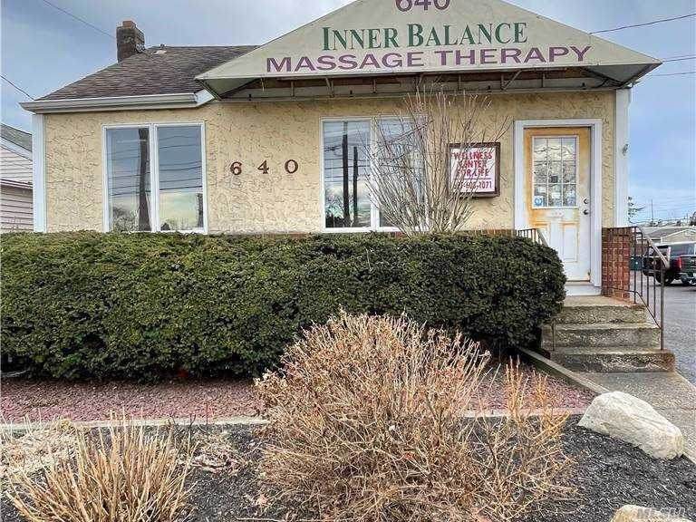640 Merrick Road - Photo 1