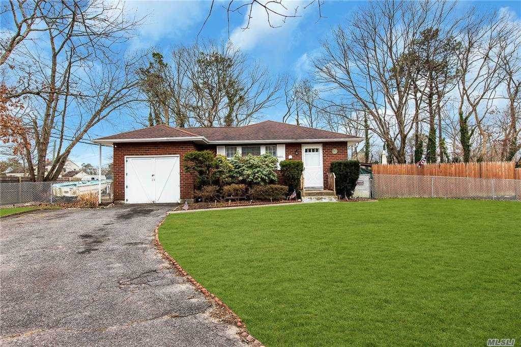217 Oakdale Bohemia Road - Photo 1