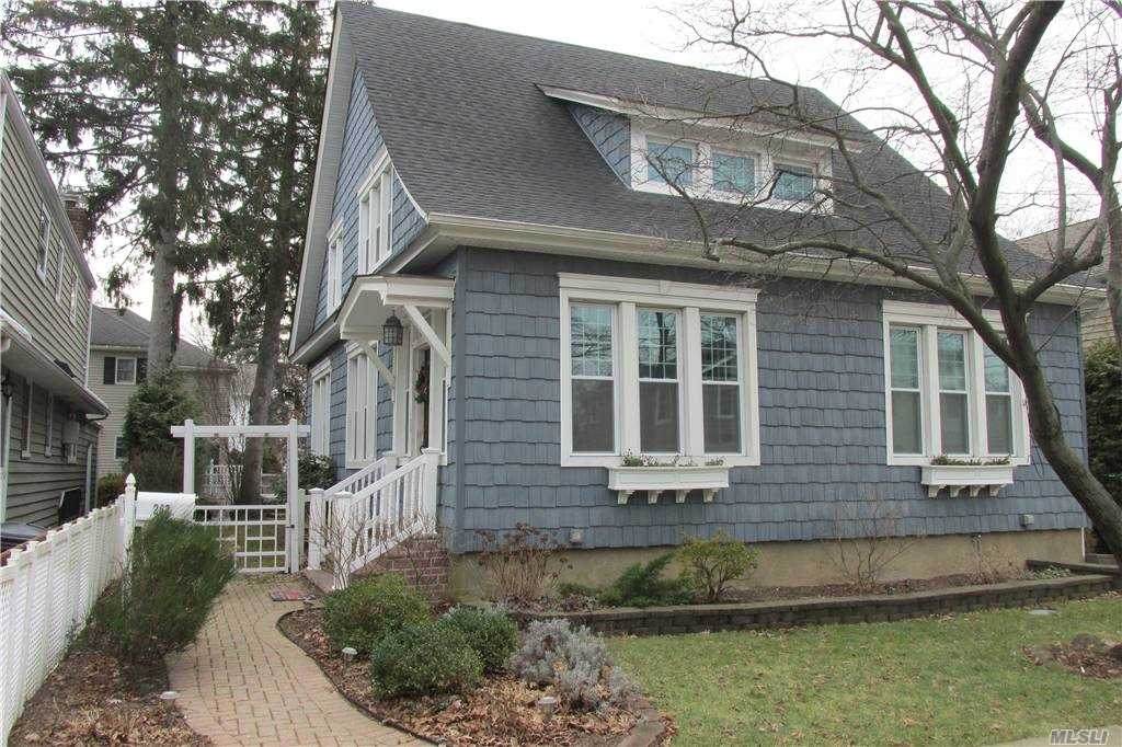 262 Crocus Avenue - Photo 1