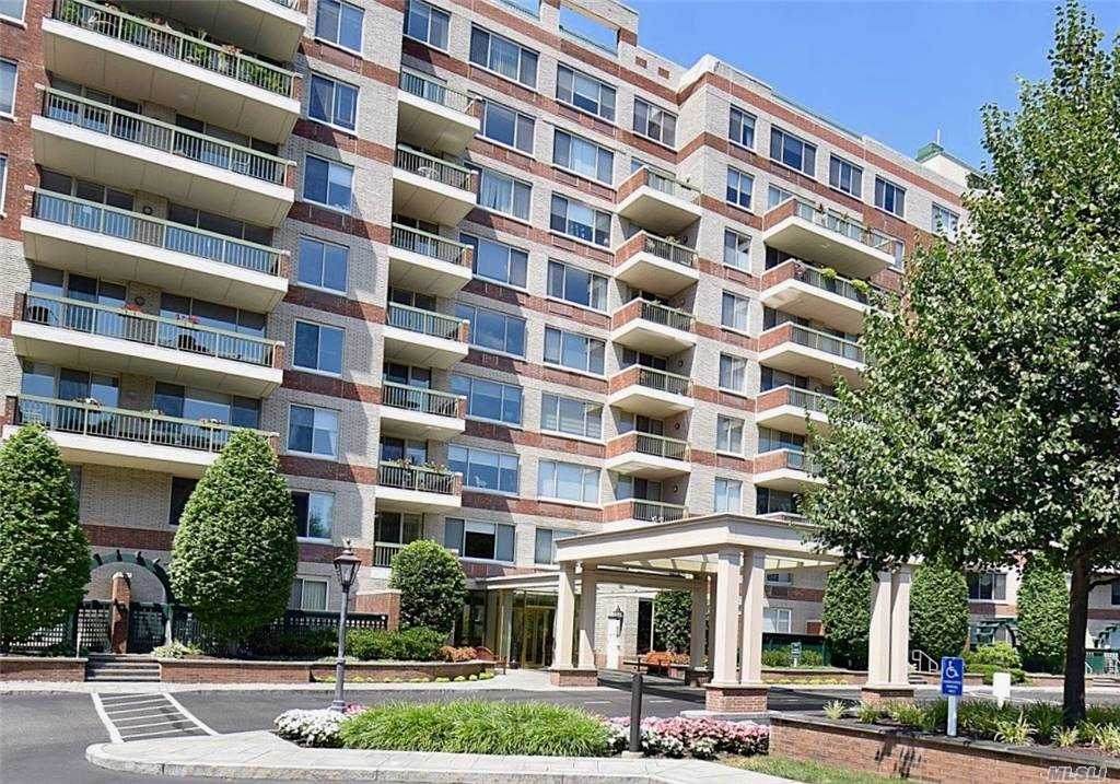 100 Hilton - Photo 1