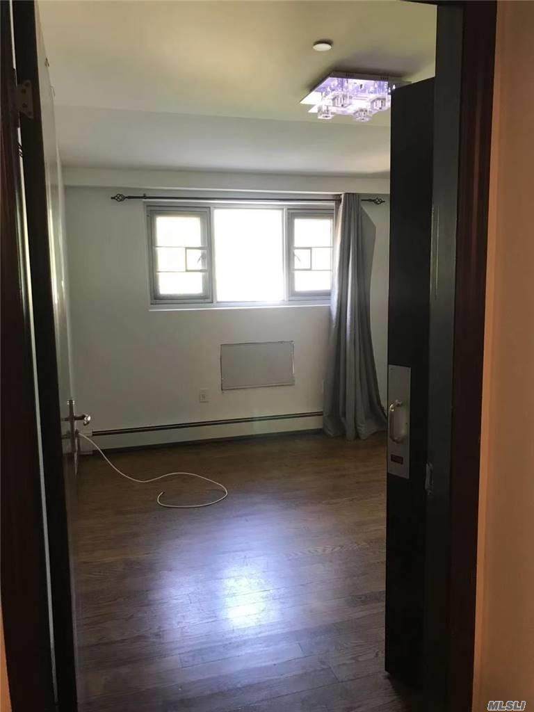 146-27 Beech Avenue - Photo 1