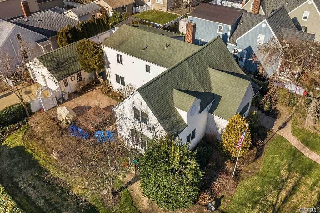 32 Montauk Avenue - Photo 1