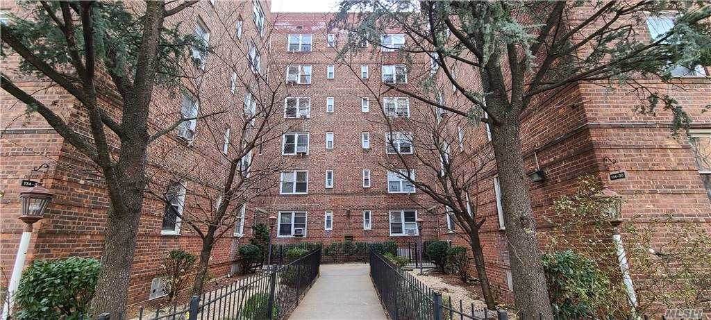 134-30 Franklin Avenue - Photo 1
