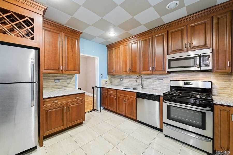 162-01 Powells Cove Boulevard - Photo 1