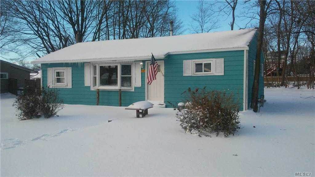 147 Suffolk Avenue - Photo 1
