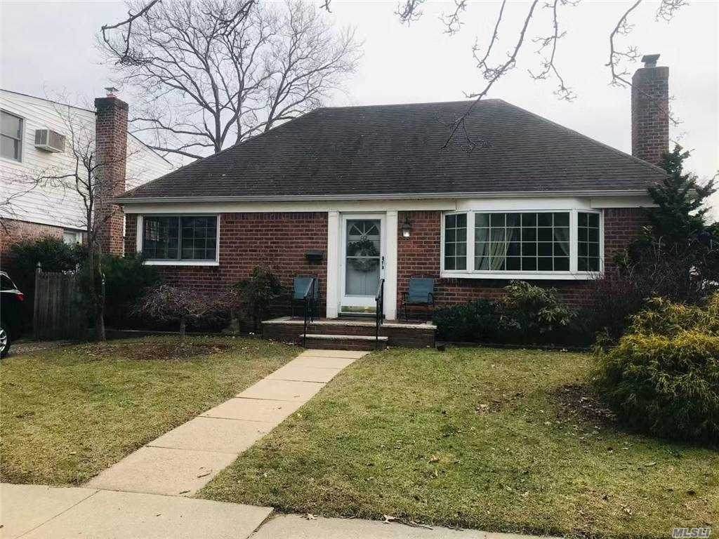 112 Lawrence Street - Photo 1
