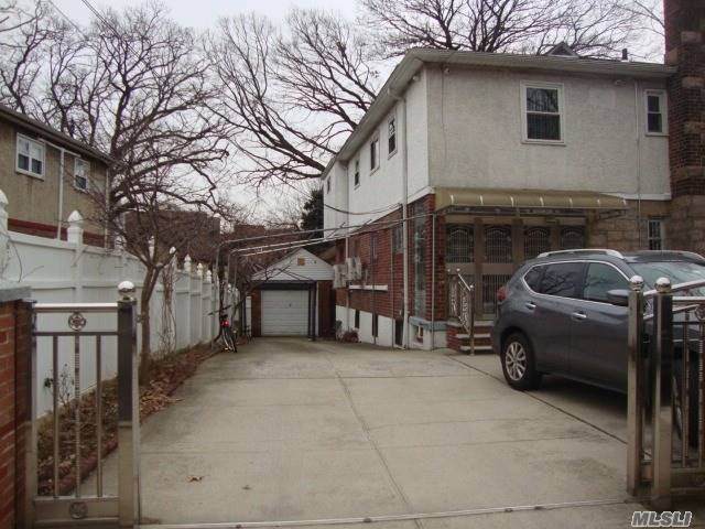 141-52 Pershing Crescent - Photo 1