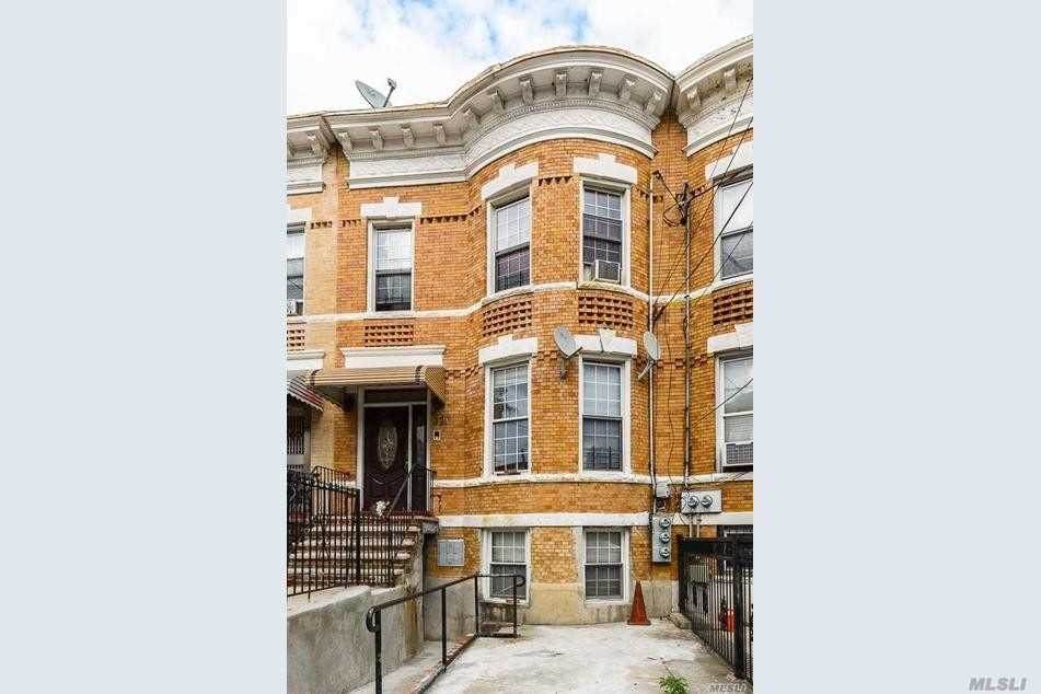 321 E 52nd Street - Photo 1