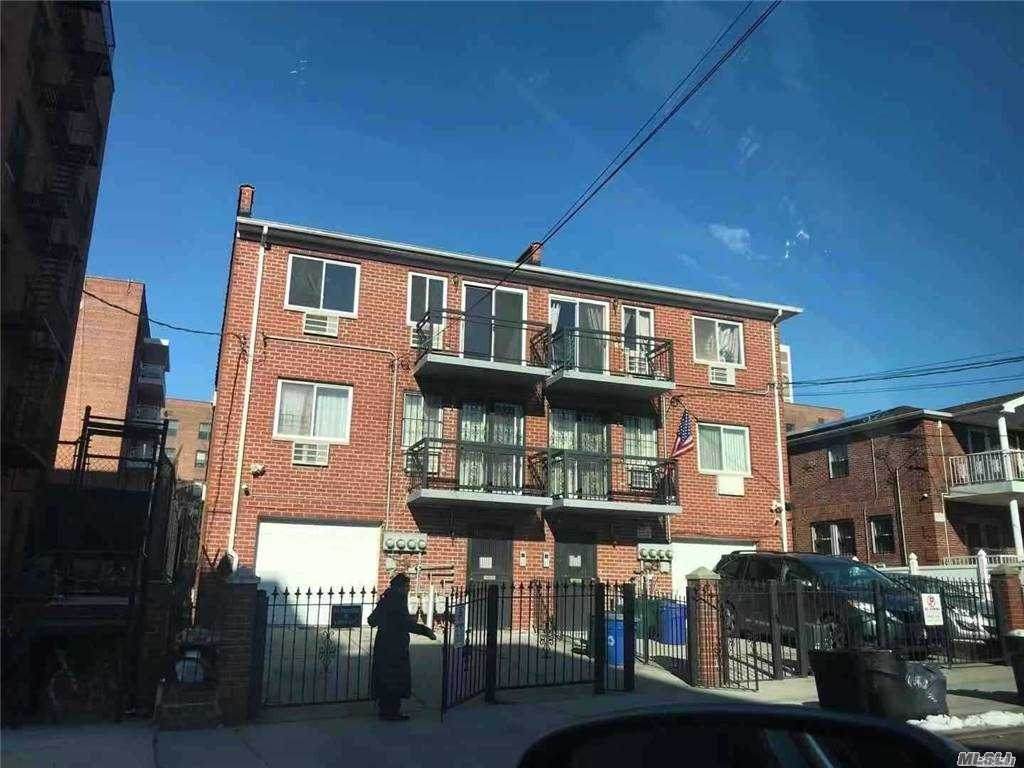 137-15 Geranium Avenue - Photo 1